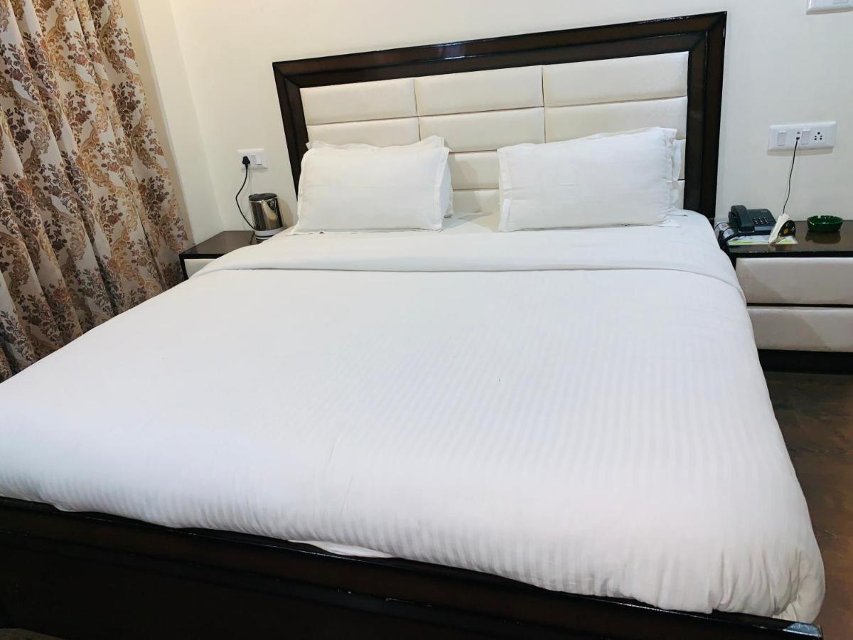ดัสค์ แอนด์ ดอว์น Hotel ชิมลา ภายนอก รูปภาพ